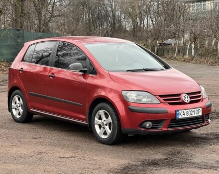 Красный Фольксваген Гольф Плюс, объемом двигателя 1.6 л и пробегом 247 тыс. км за 6500 $, фото 1 на Automoto.ua