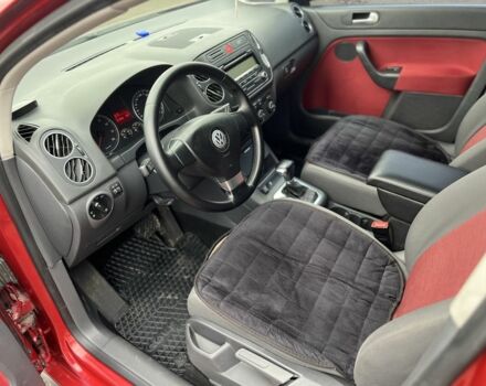 Красный Фольксваген Гольф Плюс, объемом двигателя 1.6 л и пробегом 247 тыс. км за 6500 $, фото 9 на Automoto.ua