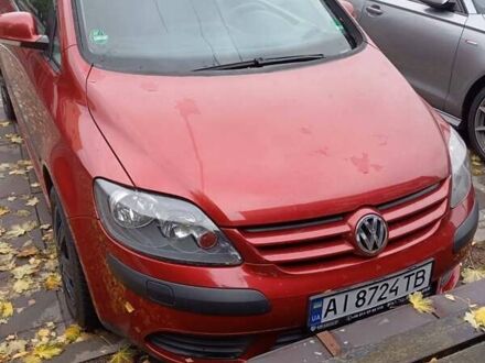 Красный Фольксваген Гольф Плюс, объемом двигателя 1.6 л и пробегом 232 тыс. км за 5200 $, фото 1 на Automoto.ua