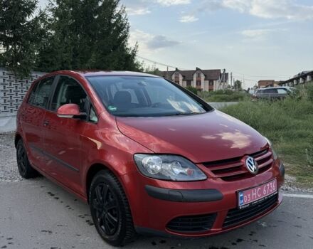 Красный Фольксваген Гольф Плюс, объемом двигателя 1.6 л и пробегом 230 тыс. км за 5300 $, фото 1 на Automoto.ua