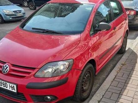 Фольксваген Гольф Плюс 2007 в Киеве на Automoto.ua Красный Фольксваген Гольф Плюс, объемом двигателя 1.6 л и пробегом 96 тыс. км за 4999 $, фото 1 на Automoto.ua