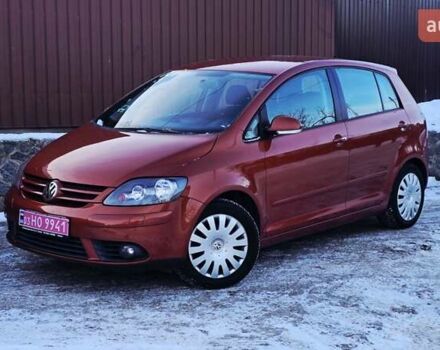 Красный Фольксваген Гольф Плюс, объемом двигателя 1.6 л и пробегом 211 тыс. км за 8399 $, фото 1 на Automoto.ua