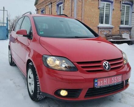 Красный Фольксваген Гольф Плюс, объемом двигателя 1.6 л и пробегом 280 тыс. км за 6700 $, фото 1 на Automoto.ua