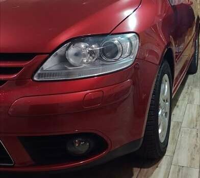 Красный Фольксваген Гольф Плюс, объемом двигателя 1.4 л и пробегом 160 тыс. км за 6500 $, фото 1 на Automoto.ua