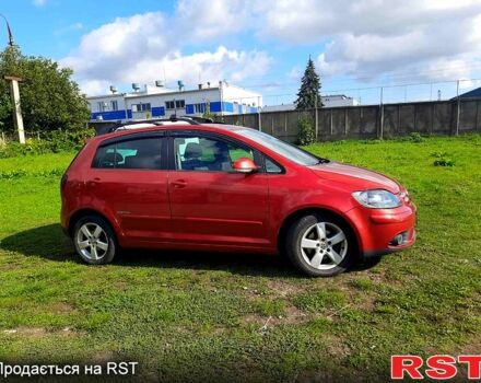 Красный Фольксваген Гольф Плюс, объемом двигателя 1.4 л и пробегом 25200 тыс. км за 7100 $, фото 1 на Automoto.ua