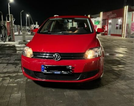 Красный Фольксваген Гольф Плюс, объемом двигателя 1.6 л и пробегом 163 тыс. км за 6881 $, фото 1 на Automoto.ua