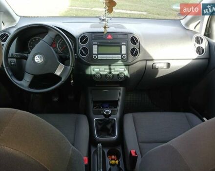 Фольксваген Гольф Плюс, объемом двигателя 1.6 л и пробегом 117 тыс. км за 9500 $, фото 9 на Automoto.ua