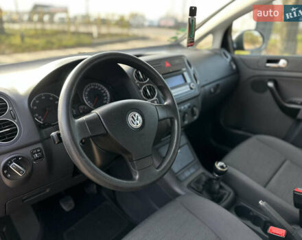 Серый Фольксваген Гольф Плюс, объемом двигателя 1.4 л и пробегом 208 тыс. км за 5500 $, фото 20 на Automoto.ua