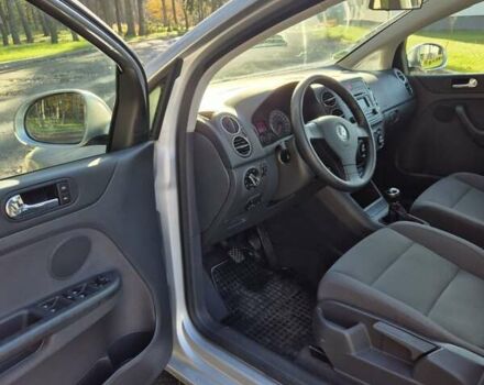 Серый Фольксваген Гольф Плюс, объемом двигателя 1.6 л и пробегом 215 тыс. км за 5500 $, фото 13 на Automoto.ua