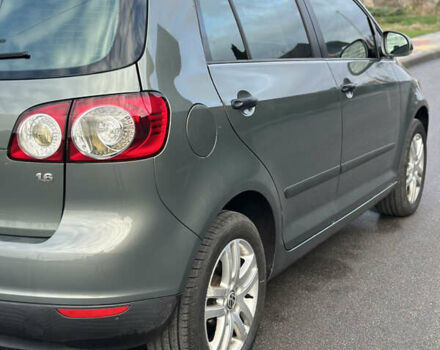 Серый Фольксваген Гольф Плюс, объемом двигателя 1.6 л и пробегом 194 тыс. км за 6400 $, фото 24 на Automoto.ua