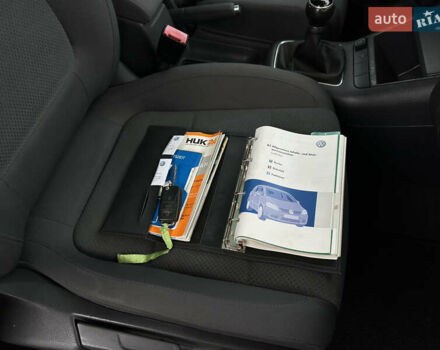 Серый Фольксваген Гольф Плюс, объемом двигателя 1.6 л и пробегом 211 тыс. км за 6600 $, фото 57 на Automoto.ua