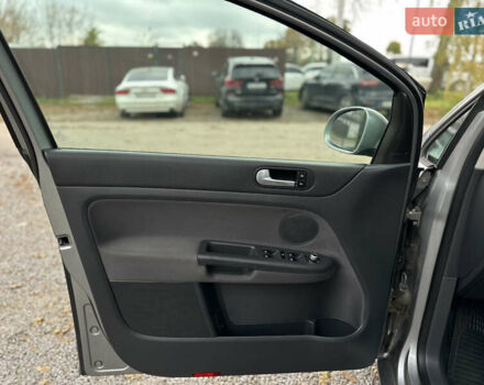 Серый Фольксваген Гольф Плюс, объемом двигателя 1.6 л и пробегом 211 тыс. км за 6600 $, фото 22 на Automoto.ua