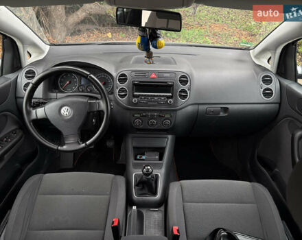 Серый Фольксваген Гольф Плюс, объемом двигателя 1.6 л и пробегом 170 тыс. км за 5999 $, фото 25 на Automoto.ua
