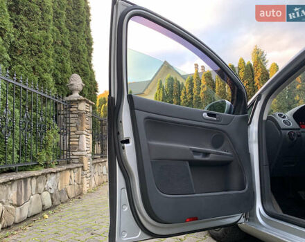 Серый Фольксваген Гольф Плюс, объемом двигателя 1.6 л и пробегом 200 тыс. км за 6850 $, фото 29 на Automoto.ua