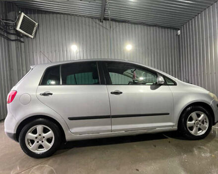 Серый Фольксваген Гольф Плюс, объемом двигателя 1.39 л и пробегом 270 тыс. км за 5100 $, фото 3 на Automoto.ua