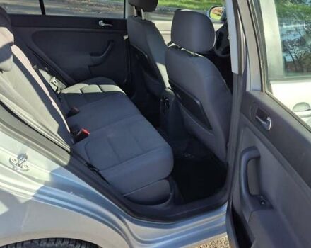 Серый Фольксваген Гольф Плюс, объемом двигателя 1.6 л и пробегом 215 тыс. км за 5500 $, фото 26 на Automoto.ua