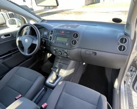 Серый Фольксваген Гольф Плюс, объемом двигателя 1.6 л и пробегом 218 тыс. км за 6300 $, фото 5 на Automoto.ua