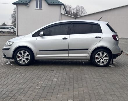 Серый Фольксваген Гольф Плюс, объемом двигателя 1.4 л и пробегом 225 тыс. км за 6000 $, фото 1 на Automoto.ua