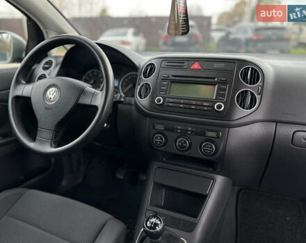 Серый Фольксваген Гольф Плюс, объемом двигателя 1.6 л и пробегом 211 тыс. км за 6600 $, фото 54 на Automoto.ua