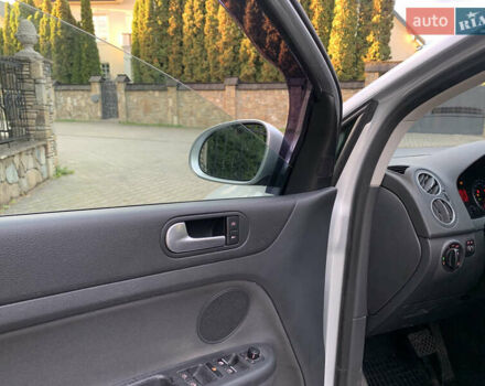 Серый Фольксваген Гольф Плюс, объемом двигателя 1.6 л и пробегом 200 тыс. км за 6850 $, фото 26 на Automoto.ua