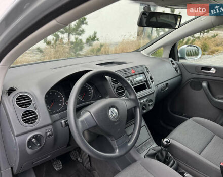 Серый Фольксваген Гольф Плюс, объемом двигателя 1.4 л и пробегом 251 тыс. км за 5150 $, фото 38 на Automoto.ua