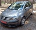 Серый Фольксваген Гольф Плюс, объемом двигателя 1.4 л и пробегом 210 тыс. км за 5500 $, фото 1 на Automoto.ua