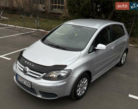 Серый Фольксваген Гольф Плюс, объемом двигателя 1.6 л и пробегом 170 тыс. км за 5999 $, фото 6 на Automoto.ua