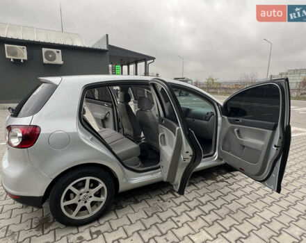 Серый Фольксваген Гольф Плюс, объемом двигателя 1.6 л и пробегом 297 тыс. км за 6000 $, фото 6 на Automoto.ua