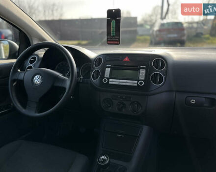 Серый Фольксваген Гольф Плюс, объемом двигателя 1.4 л и пробегом 208 тыс. км за 5500 $, фото 41 на Automoto.ua
