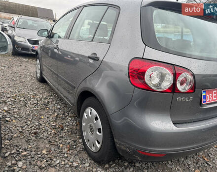 Серый Фольксваген Гольф Плюс, объемом двигателя 1.6 л и пробегом 229 тыс. км за 6300 $, фото 6 на Automoto.ua