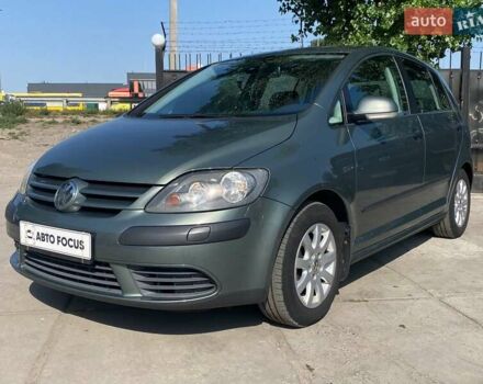 Серый Фольксваген Гольф Плюс, объемом двигателя 1.6 л и пробегом 206 тыс. км за 5990 $, фото 2 на Automoto.ua