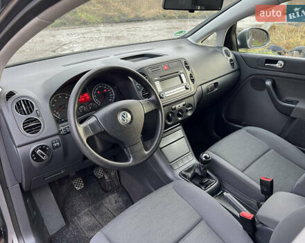 Серый Фольксваген Гольф Плюс, объемом двигателя 1.6 л и пробегом 167 тыс. км за 5600 $, фото 14 на Automoto.ua