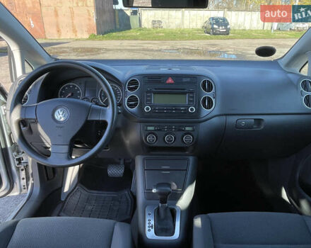 Серый Фольксваген Гольф Плюс, объемом двигателя 1.6 л и пробегом 218 тыс. км за 6300 $, фото 33 на Automoto.ua