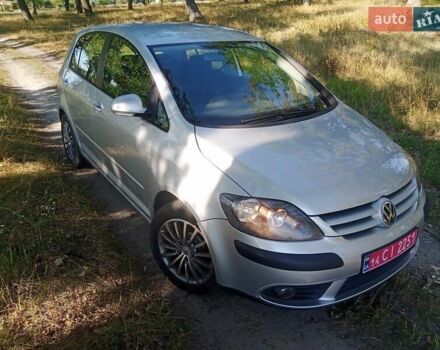 Серый Фольксваген Гольф Плюс, объемом двигателя 1.4 л и пробегом 220 тыс. км за 5500 $, фото 2 на Automoto.ua