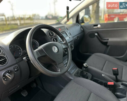 Серый Фольксваген Гольф Плюс, объемом двигателя 1.4 л и пробегом 208 тыс. км за 5500 $, фото 21 на Automoto.ua