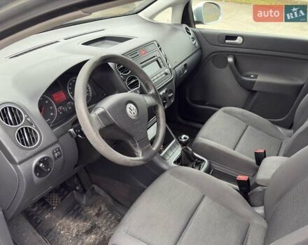 Серый Фольксваген Гольф Плюс, объемом двигателя 1.4 л и пробегом 269 тыс. км за 4500 $, фото 6 на Automoto.ua