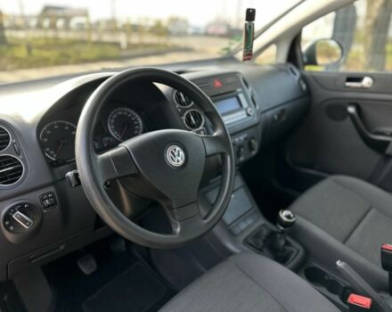 Серый Фольксваген Гольф Плюс, объемом двигателя 1.4 л и пробегом 208 тыс. км за 5500 $, фото 5 на Automoto.ua