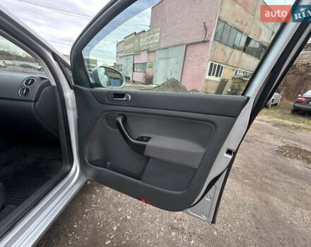 Серый Фольксваген Гольф Плюс, объемом двигателя 1.6 л и пробегом 180 тыс. км за 6200 $, фото 37 на Automoto.ua