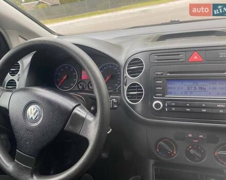 Серый Фольксваген Гольф Плюс, объемом двигателя 1.6 л и пробегом 231 тыс. км за 5500 $, фото 10 на Automoto.ua