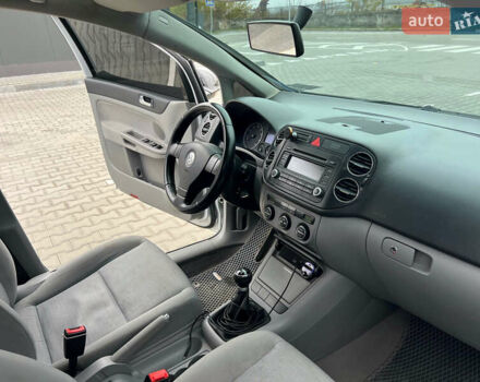 Серый Фольксваген Гольф Плюс, объемом двигателя 1.6 л и пробегом 297 тыс. км за 6000 $, фото 10 на Automoto.ua