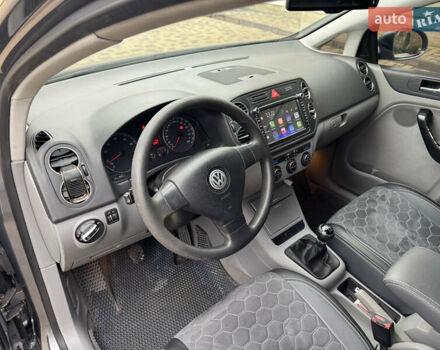 Серый Фольксваген Гольф Плюс, объемом двигателя 1.6 л и пробегом 209 тыс. км за 5200 $, фото 24 на Automoto.ua