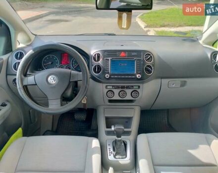 Сірий Фольксваген Golf Plus, об'ємом двигуна 1.6 л та пробігом 242 тис. км за 6999 $, фото 5 на Automoto.ua