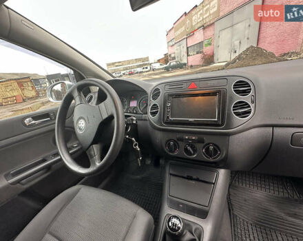 Серый Фольксваген Гольф Плюс, объемом двигателя 1.6 л и пробегом 180 тыс. км за 6200 $, фото 35 на Automoto.ua