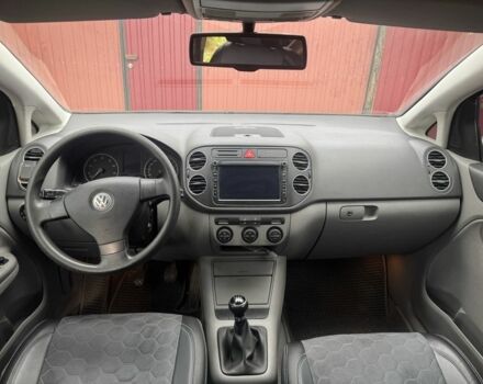 Серый Фольксваген Гольф Плюс, объемом двигателя 1.6 л и пробегом 209 тыс. км за 5500 $, фото 4 на Automoto.ua