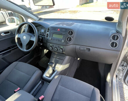 Серый Фольксваген Гольф Плюс, объемом двигателя 1.6 л и пробегом 218 тыс. км за 6300 $, фото 21 на Automoto.ua