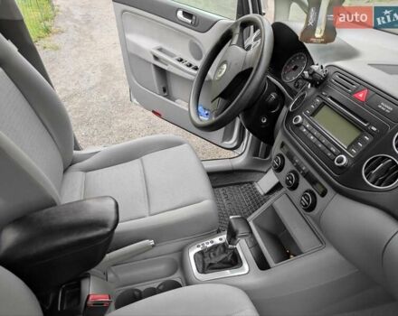 Серый Фольксваген Гольф Плюс, объемом двигателя 1.6 л и пробегом 255 тыс. км за 6300 $, фото 24 на Automoto.ua