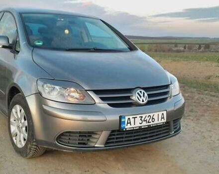 Серый Фольксваген Гольф Плюс, объемом двигателя 1.6 л и пробегом 226 тыс. км за 5300 $, фото 3 на Automoto.ua