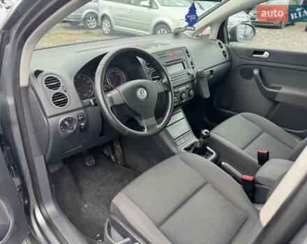Серый Фольксваген Гольф Плюс, объемом двигателя 1.6 л и пробегом 229 тыс. км за 6300 $, фото 7 на Automoto.ua
