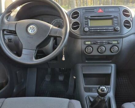 Серый Фольксваген Гольф Плюс, объемом двигателя 1.6 л и пробегом 215 тыс. км за 5500 $, фото 2 на Automoto.ua