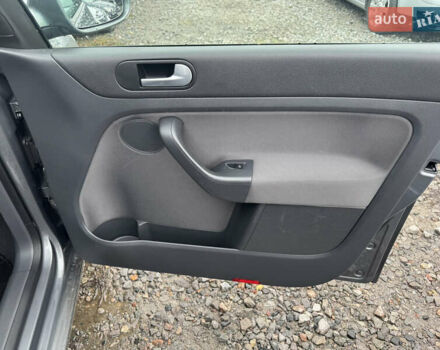 Серый Фольксваген Гольф Плюс, объемом двигателя 1.6 л и пробегом 229 тыс. км за 6300 $, фото 20 на Automoto.ua